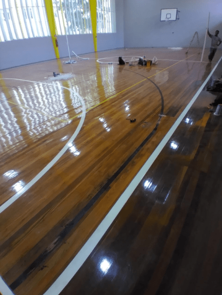 demarcação de quadras poliesportivas e aplicação de sinteco brilhante